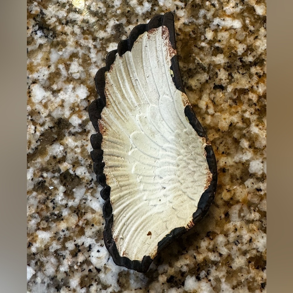 Metal Angel Wing ring holder - Picture 5 of 9